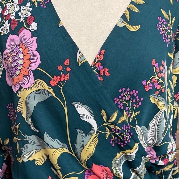 Charlotte Russe Green Floral Bell Sleeve Romper Size Large New - Picture 4 of 9